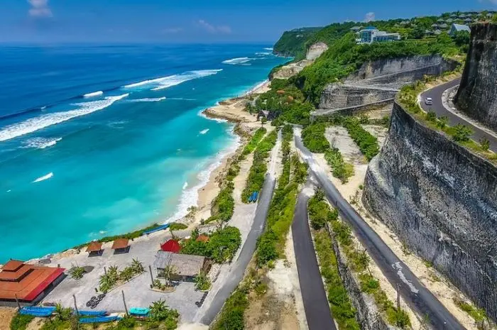Pantai Melasti, Wisata Pantai Nan Eksotis & Indah di Bali