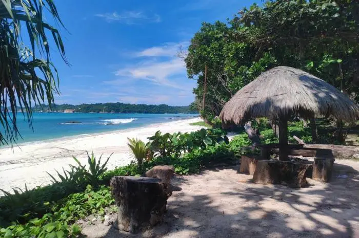 Pantai Sendiki, Pantai Indah dengan View Alam yang Memesona di Malang
